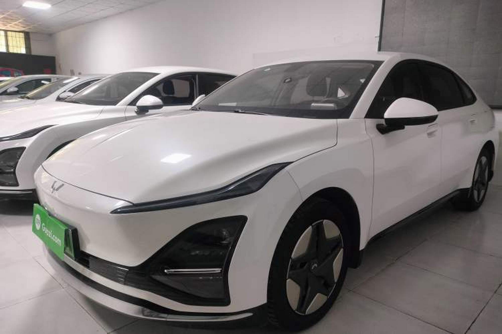 WuLing E5