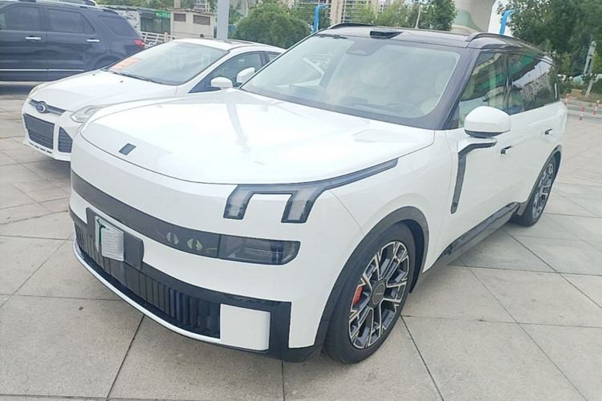 LYNK&CO 900