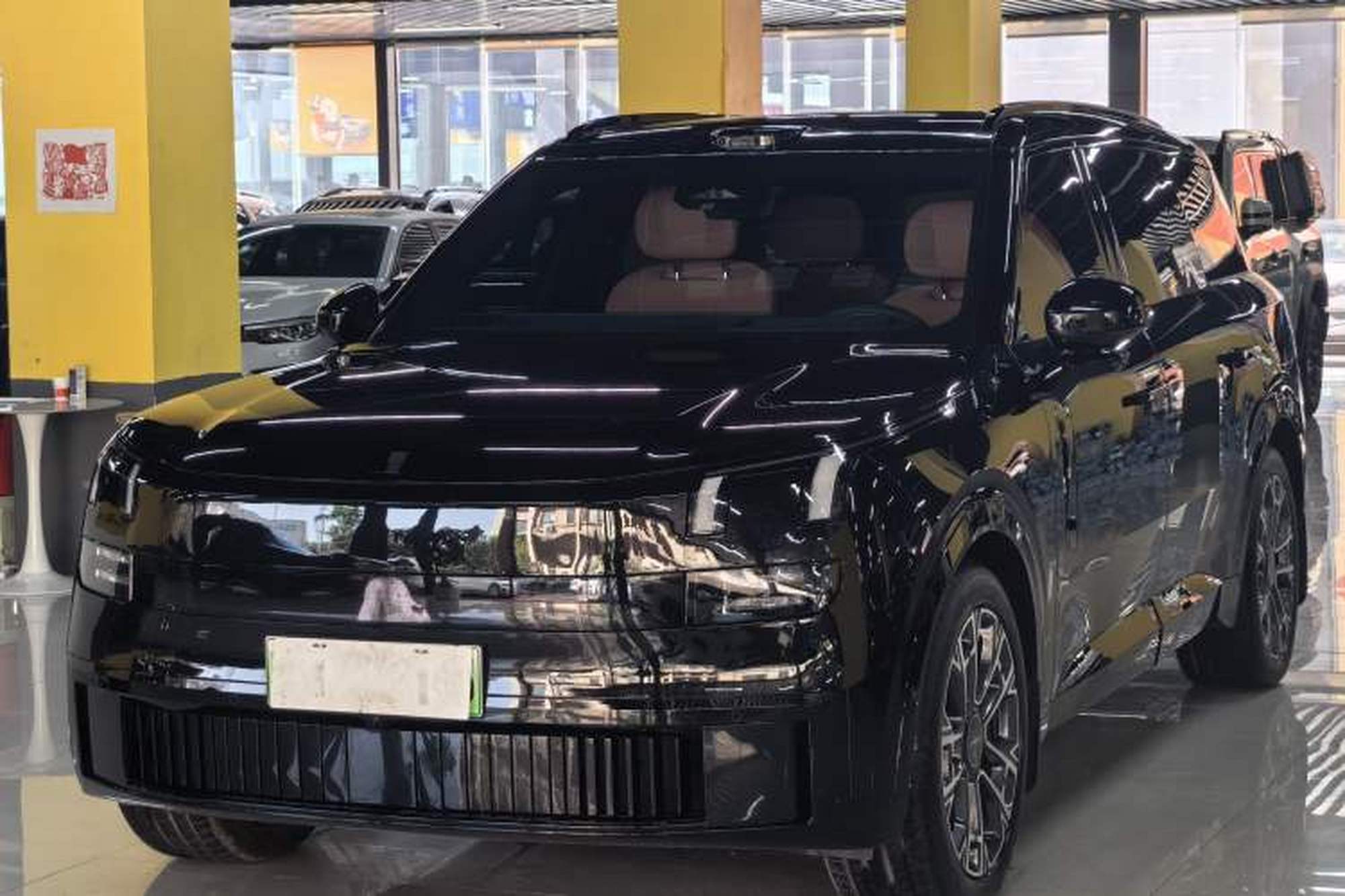 LYNK&CO 900