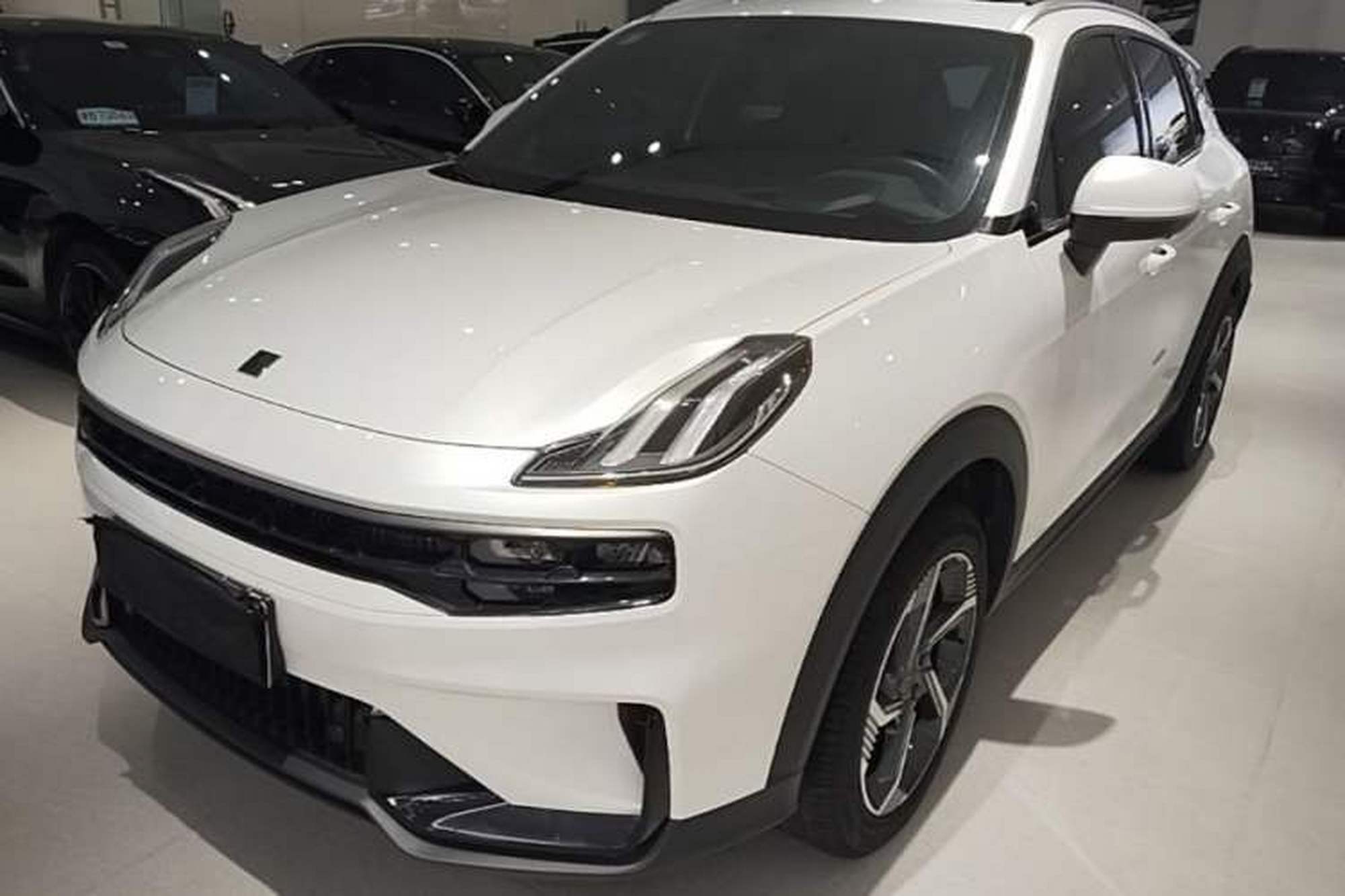 LYNK&CO 06