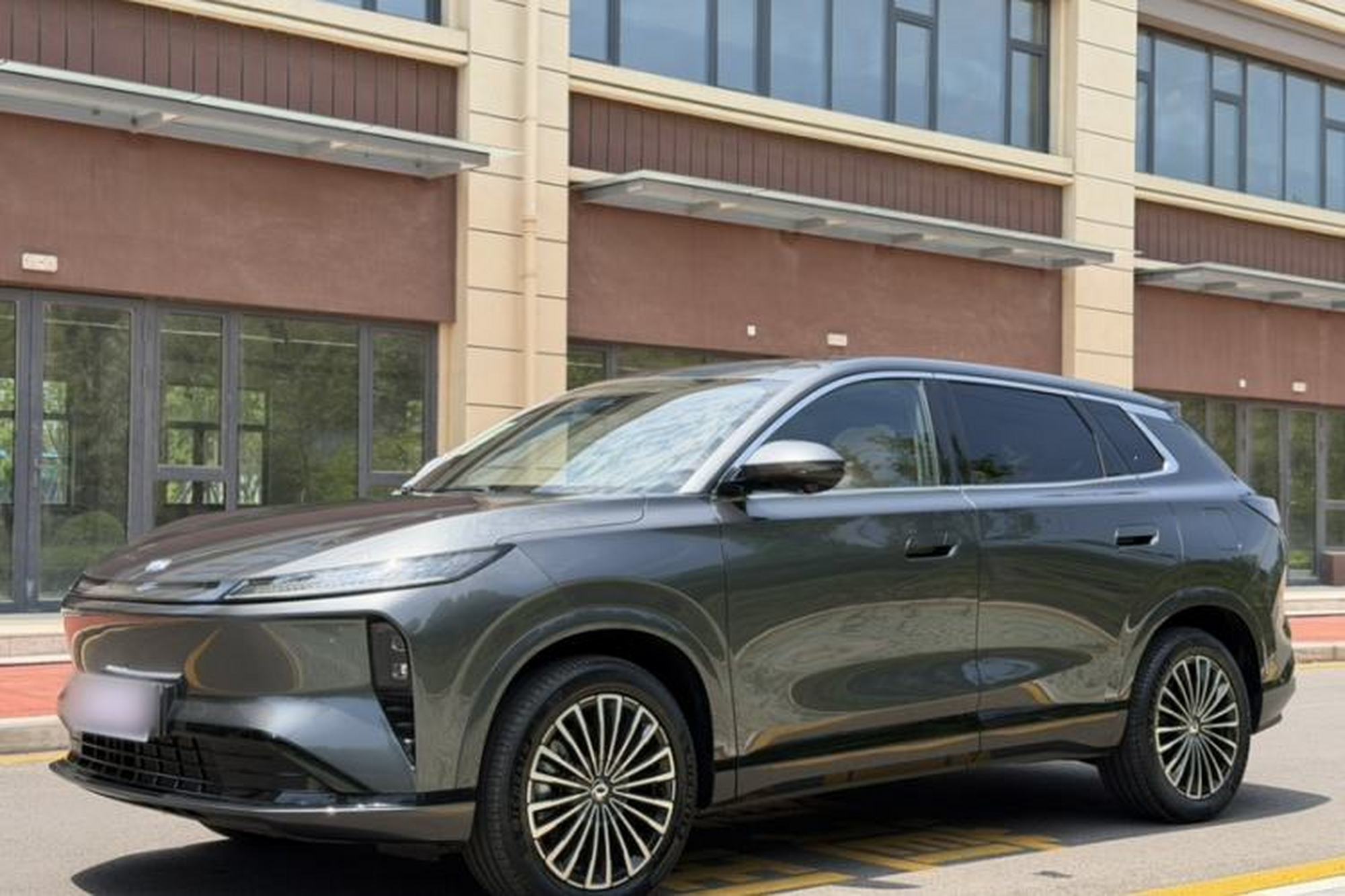 Dongfeng Aeolus L8