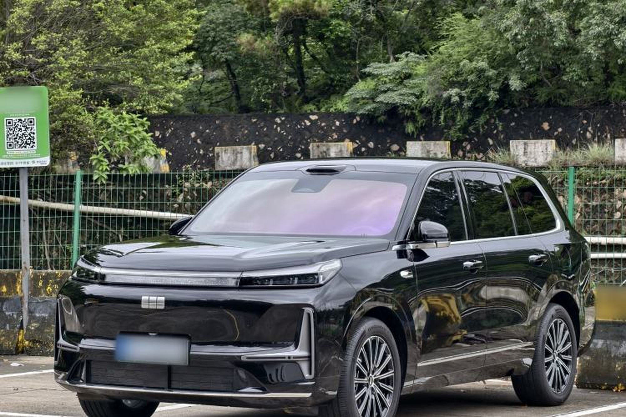 Geely Galaxy M9