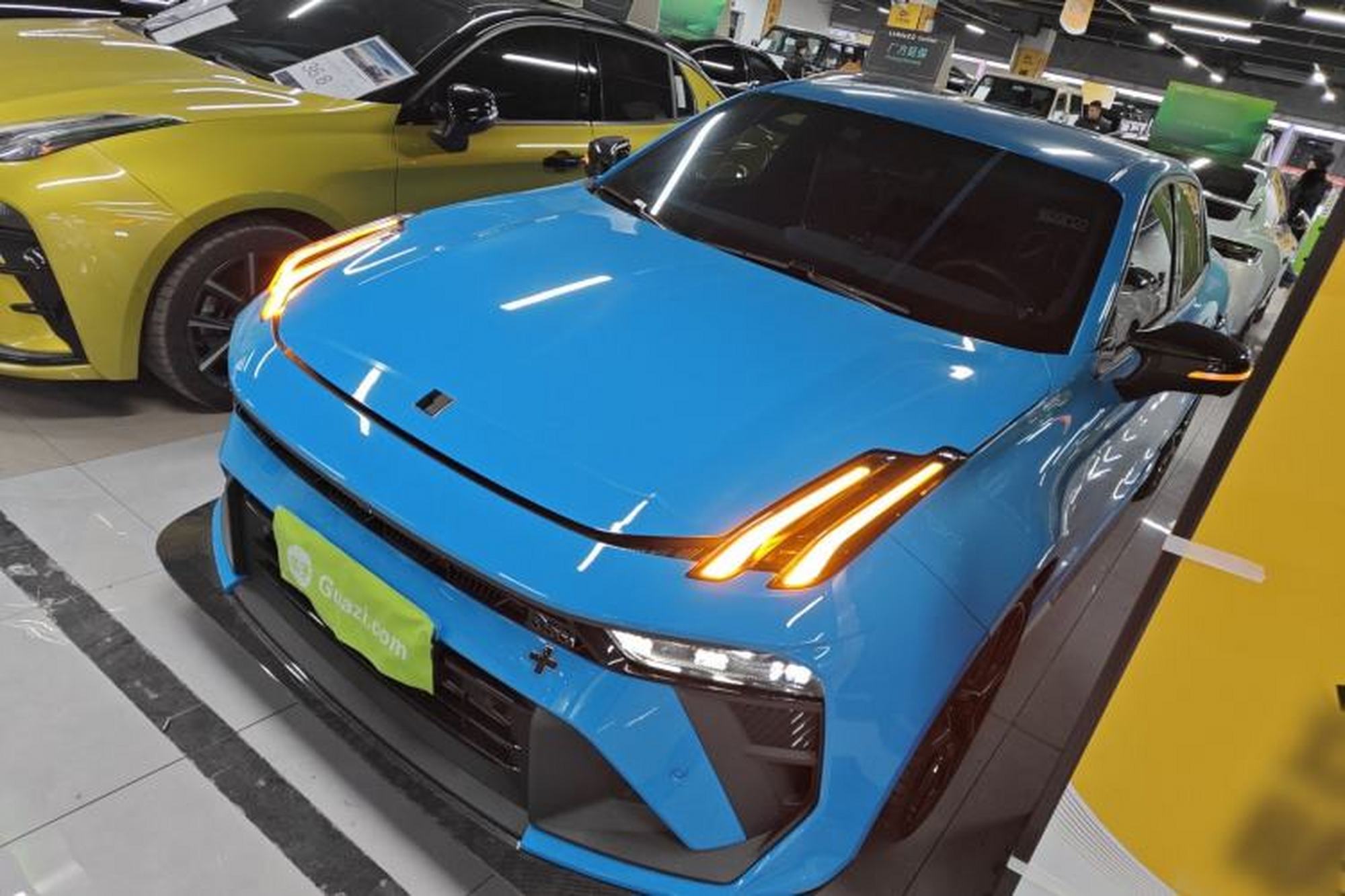 LYNK&CO 03