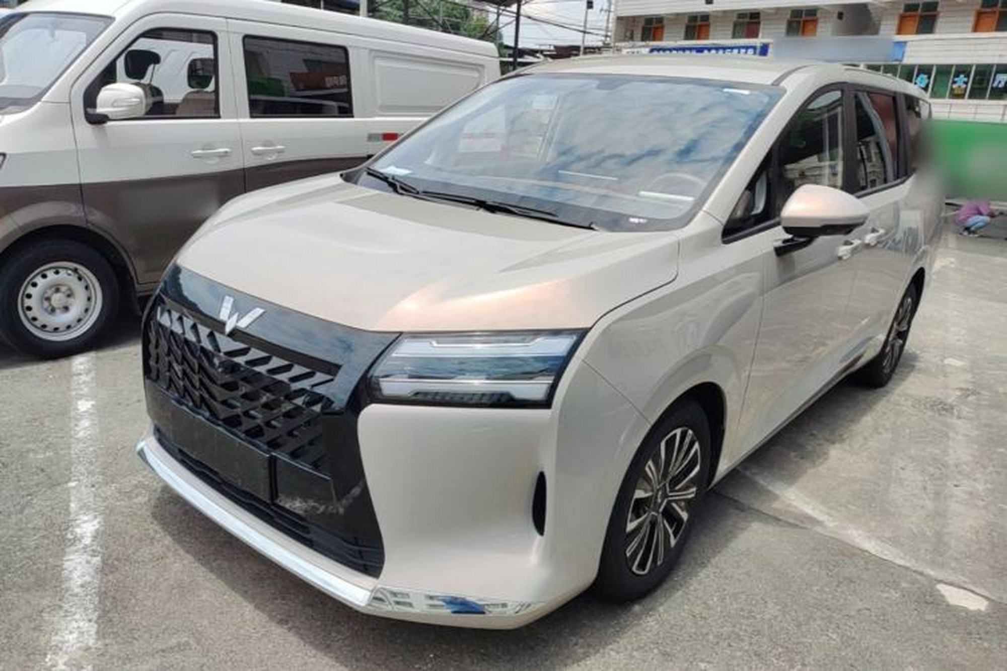 WuLing 730