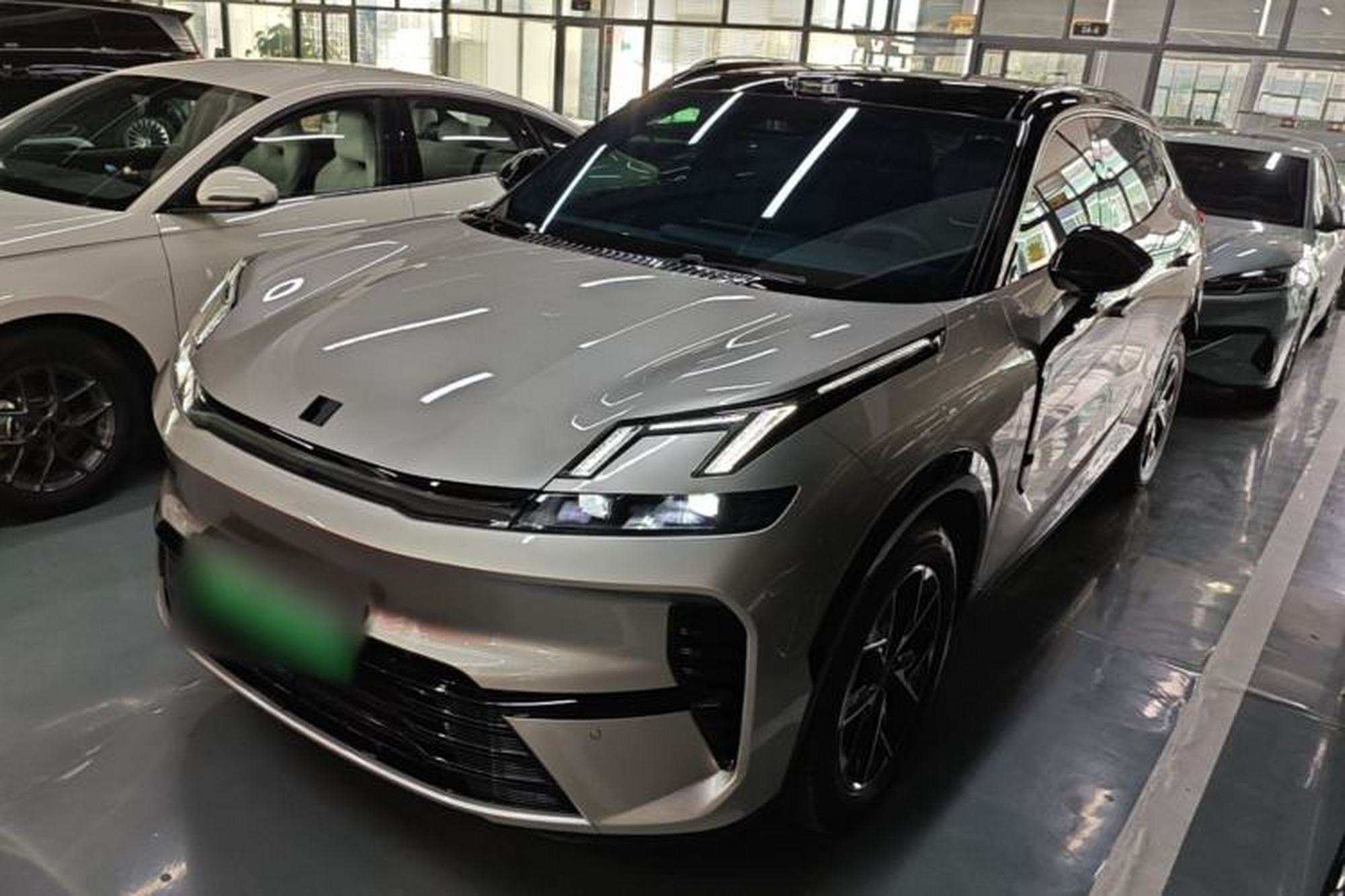 LYNK&CO 08 EM-P