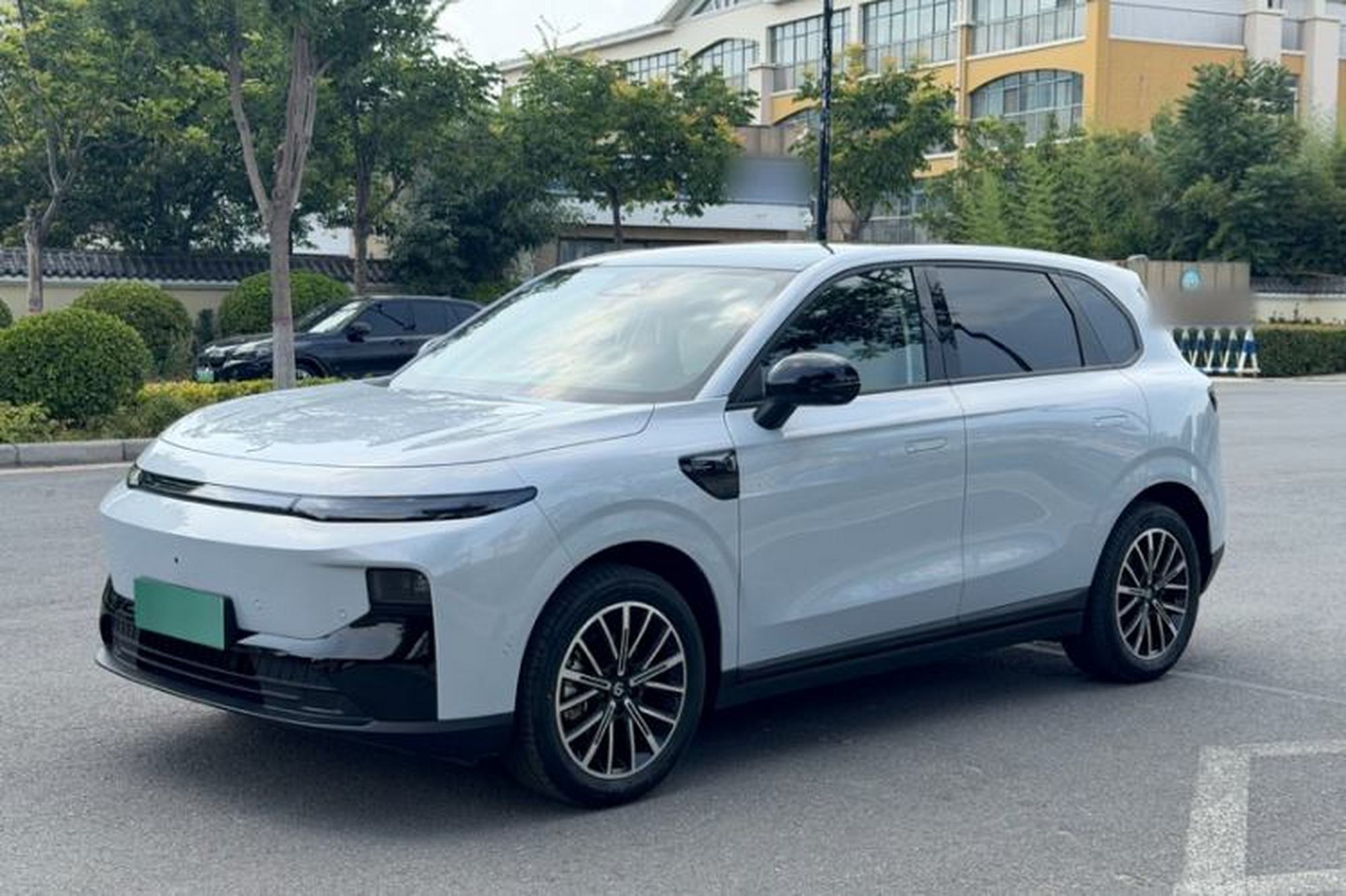 Leapmotor B10