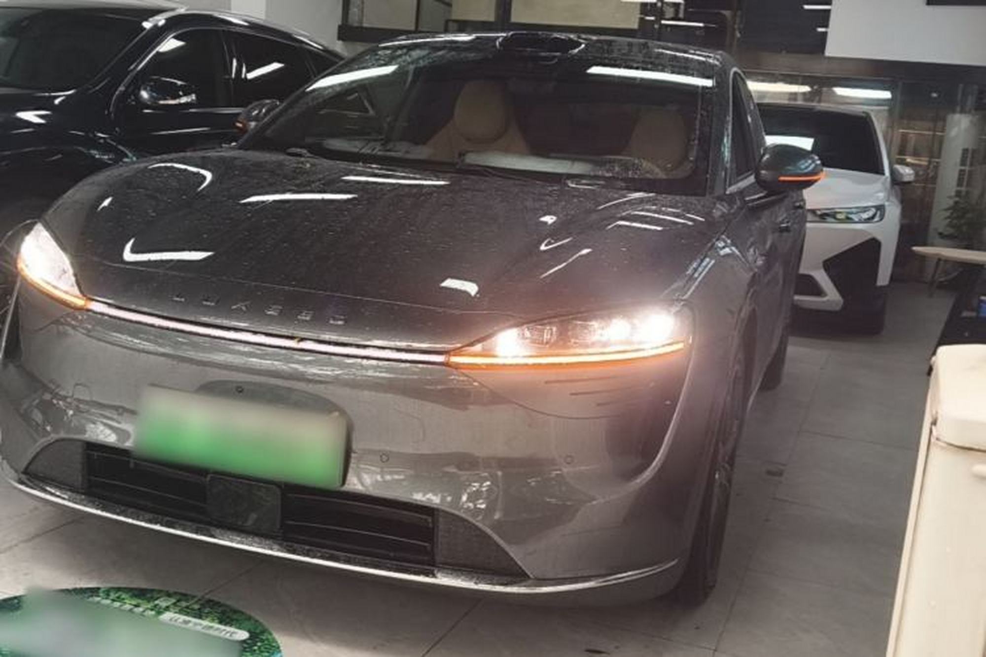 HIMA Luxeed R7